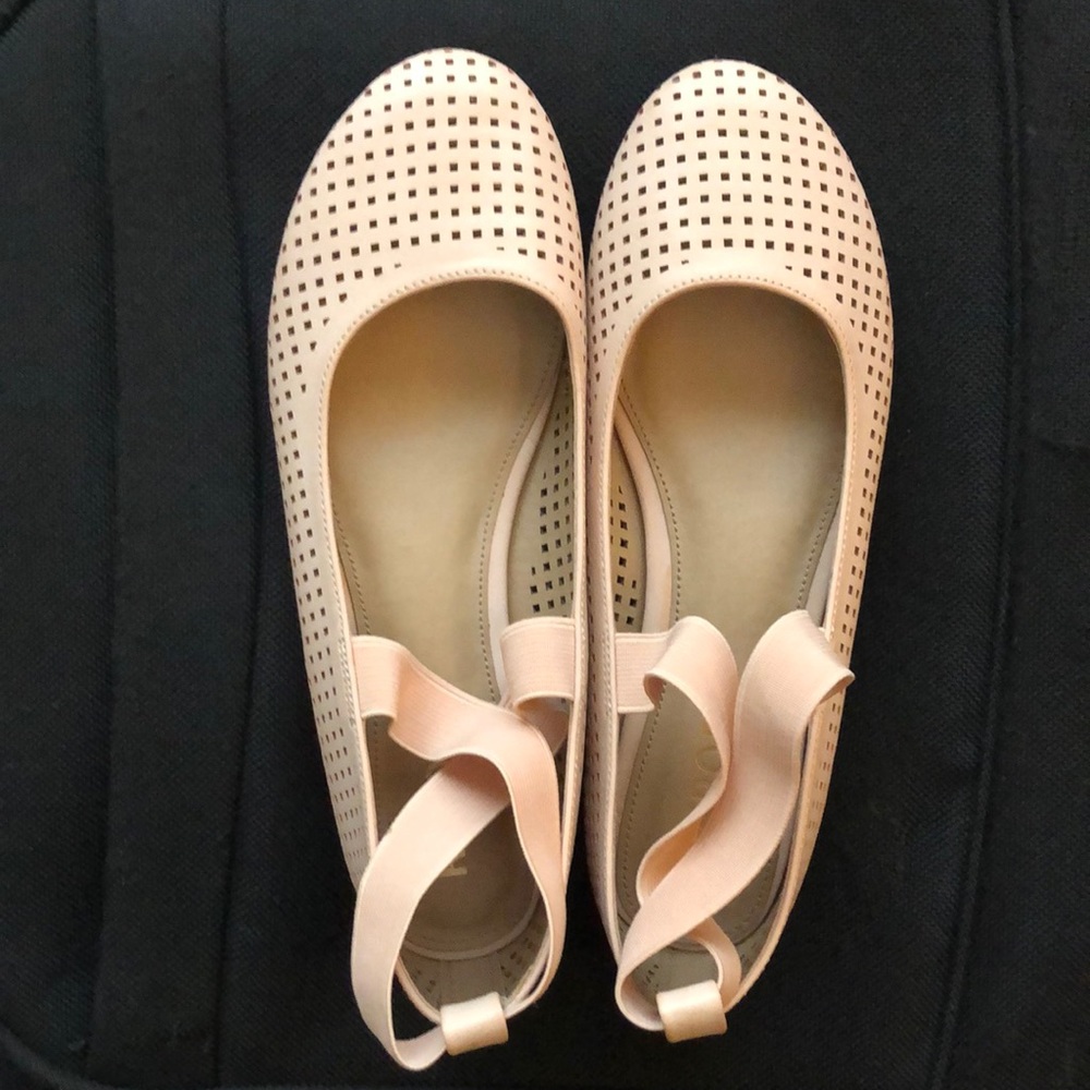 *NWT* Report Malika Perforated Ballet Flat Size 8